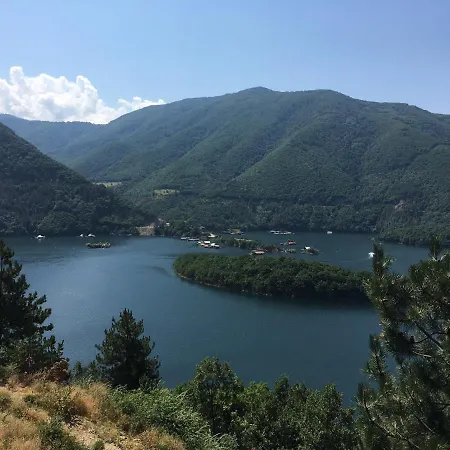 Panorama Apartments, Stoykite